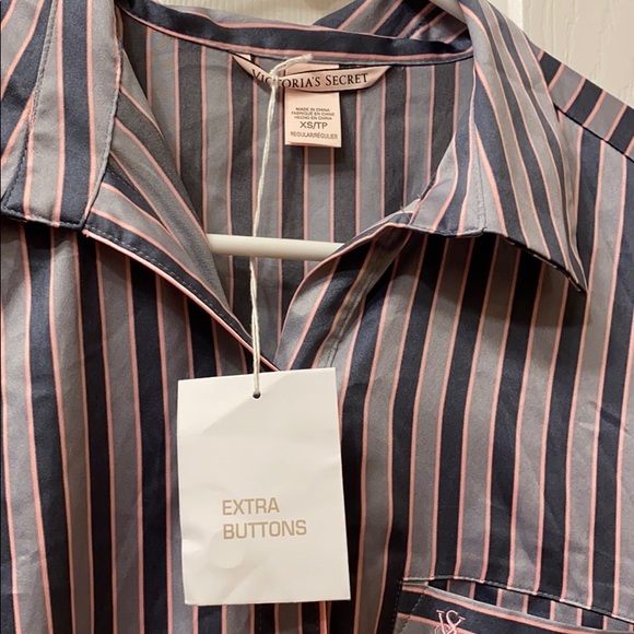 NWOT Victoria’s Secret Silky Pajama Top - Picture 4 of 10